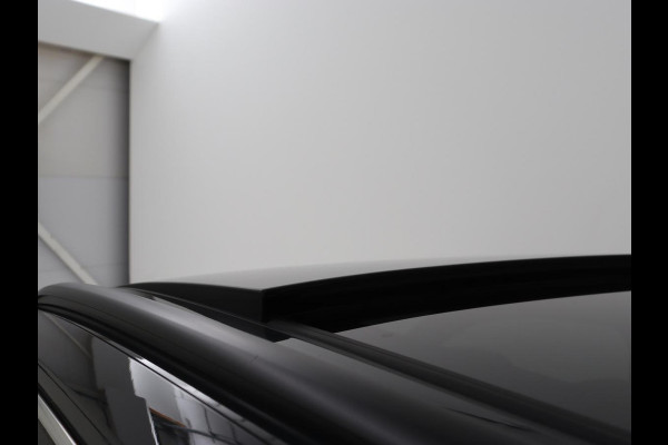 Volkswagen Passat 1.4 TSI PHEV GTE | Panoramadak | Trekhaak | Stoelverwarming | Camera | Massage | Matrix LED | Carplay | Navigatie | Adaptive cruise