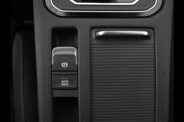 Volkswagen Passat 1.4 TSI PHEV GTE | Panoramadak | Trekhaak | Stoelverwarming | Camera | Massage | Matrix LED | Carplay | Navigatie | Adaptive cruise