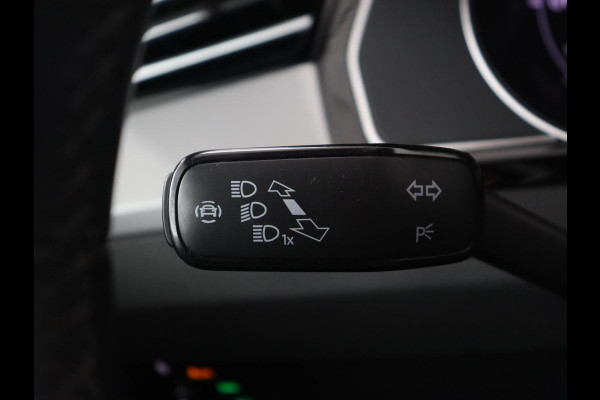 Volkswagen Passat 1.4 TSI PHEV GTE | Panoramadak | Trekhaak | Stoelverwarming | Camera | Massage | Matrix LED | Carplay | Navigatie | Adaptive cruise