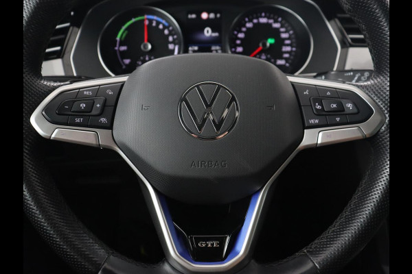 Volkswagen Passat 1.4 TSI PHEV GTE | Panoramadak | Trekhaak | Stoelverwarming | Camera | Massage | Matrix LED | Carplay | Navigatie | Adaptive cruise