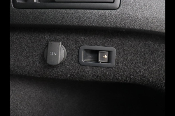 Volkswagen Passat 1.4 TSI PHEV GTE | Panoramadak | Trekhaak | Stoelverwarming | Camera | Massage | Matrix LED | Carplay | Navigatie | Adaptive cruise