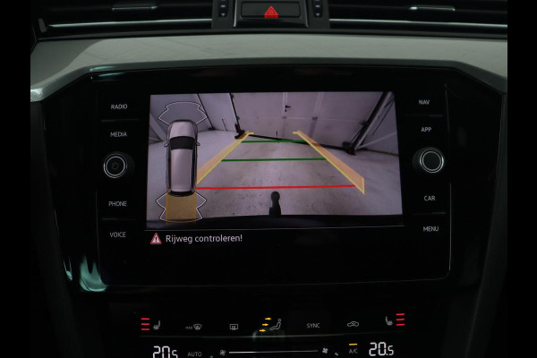 Volkswagen Passat 1.4 TSI PHEV GTE | Panoramadak | Trekhaak | Stoelverwarming | Camera | Massage | Matrix LED | Carplay | Navigatie | Adaptive cruise