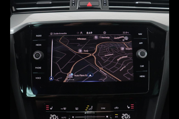 Volkswagen Passat 1.4 TSI PHEV GTE | Panoramadak | Trekhaak | Stoelverwarming | Camera | Massage | Matrix LED | Carplay | Navigatie | Adaptive cruise