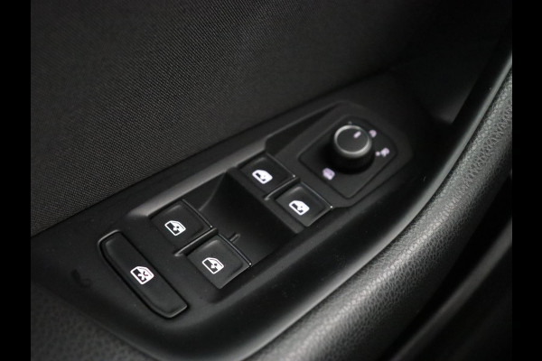 Volkswagen Passat 1.4 TSI PHEV GTE | Panoramadak | Trekhaak | Stoelverwarming | Camera | Massage | Matrix LED | Carplay | Navigatie | Adaptive cruise