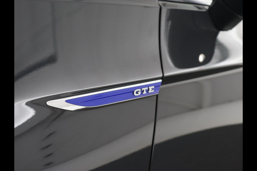 Volkswagen Passat 1.4 TSI PHEV GTE | Panoramadak | Trekhaak | Stoelverwarming | Camera | Massage | Matrix LED | Carplay | Navigatie | Adaptive cruise