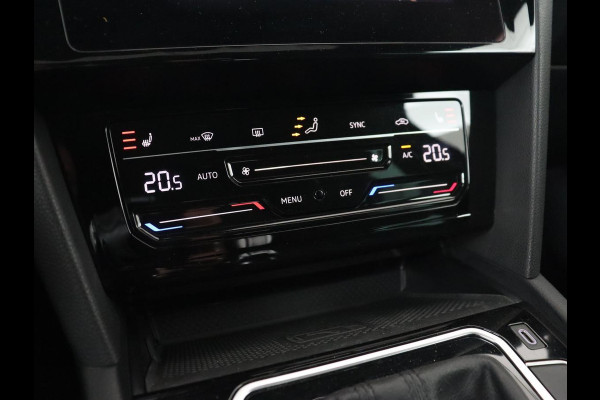 Volkswagen Passat 1.4 TSI PHEV GTE | Panoramadak | Trekhaak | Stoelverwarming | Camera | Massage | Matrix LED | Carplay | Navigatie | Adaptive cruise