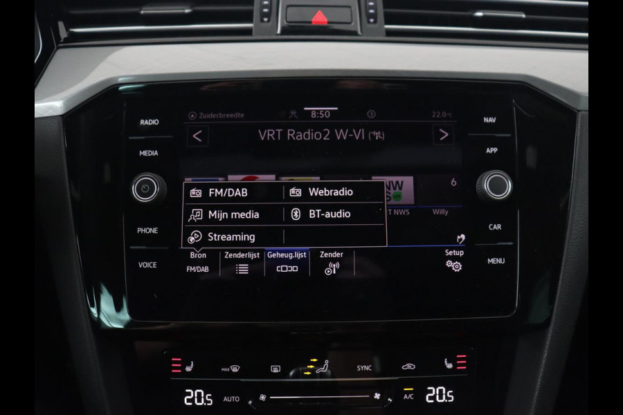 Volkswagen Passat 1.4 TSI PHEV GTE | Panoramadak | Trekhaak | Stoelverwarming | Camera | Massage | Matrix LED | Carplay | Navigatie | Adaptive cruise