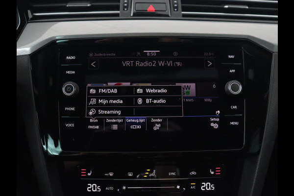 Volkswagen Passat 1.4 TSI PHEV GTE | Panoramadak | Trekhaak | Stoelverwarming | Camera | Massage | Matrix LED | Carplay | Navigatie | Adaptive cruise