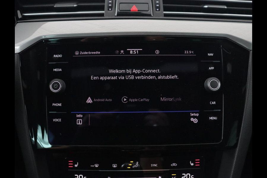 Volkswagen Passat 1.4 TSI PHEV GTE | Panoramadak | Trekhaak | Stoelverwarming | Camera | Massage | Matrix LED | Carplay | Navigatie | Adaptive cruise