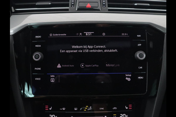 Volkswagen Passat 1.4 TSI PHEV GTE | Panoramadak | Trekhaak | Stoelverwarming | Camera | Massage | Matrix LED | Carplay | Navigatie | Adaptive cruise