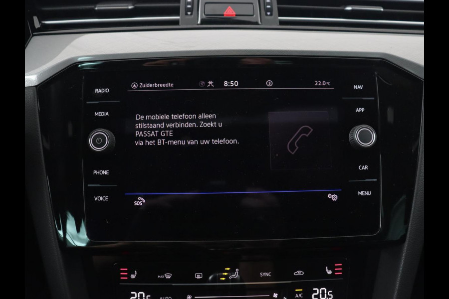 Volkswagen Passat 1.4 TSI PHEV GTE | Panoramadak | Trekhaak | Stoelverwarming | Camera | Massage | Matrix LED | Carplay | Navigatie | Adaptive cruise