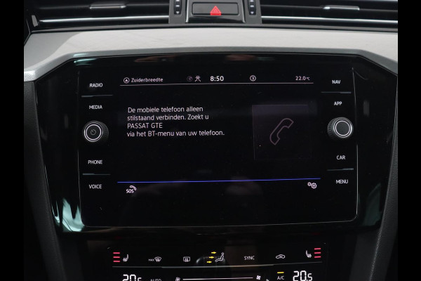 Volkswagen Passat 1.4 TSI PHEV GTE | Panoramadak | Trekhaak | Stoelverwarming | Camera | Massage | Matrix LED | Carplay | Navigatie | Adaptive cruise