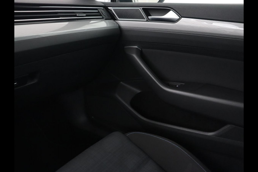 Volkswagen Passat 1.4 TSI PHEV GTE | Panoramadak | Trekhaak | Stoelverwarming | Camera | Massage | Matrix LED | Carplay | Navigatie | Adaptive cruise