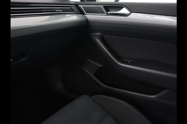 Volkswagen Passat 1.4 TSI PHEV GTE | Panoramadak | Trekhaak | Stoelverwarming | Camera | Massage | Matrix LED | Carplay | Navigatie | Adaptive cruise