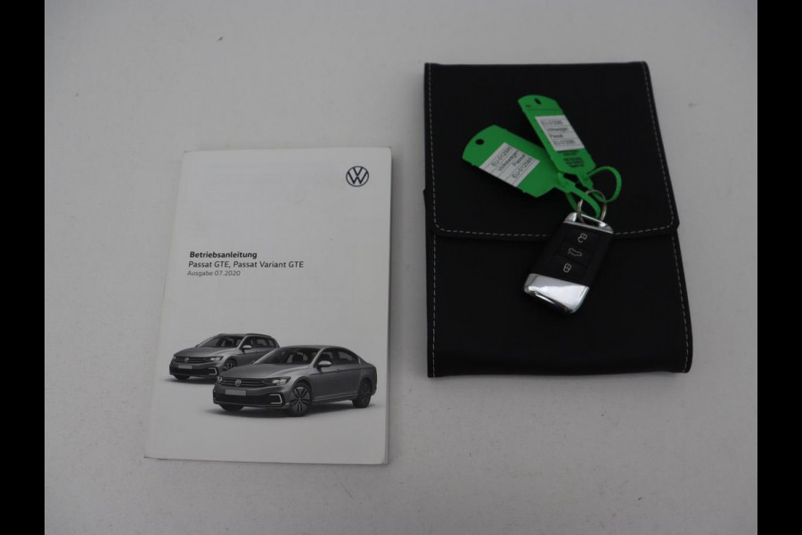Volkswagen Passat 1.4 TSI PHEV GTE | Panoramadak | Trekhaak | Stoelverwarming | Camera | Massage | Matrix LED | Carplay | Navigatie | Adaptive cruise