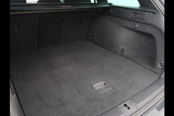 Volkswagen Passat 1.4 TSI PHEV GTE | Panoramadak | Trekhaak | Stoelverwarming | Camera | Massage | Matrix LED | Carplay | Navigatie | Adaptive cruise