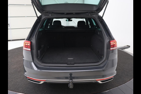 Volkswagen Passat 1.4 TSI PHEV GTE | Panoramadak | Trekhaak | Stoelverwarming | Camera | Massage | Matrix LED | Carplay | Navigatie | Adaptive cruise