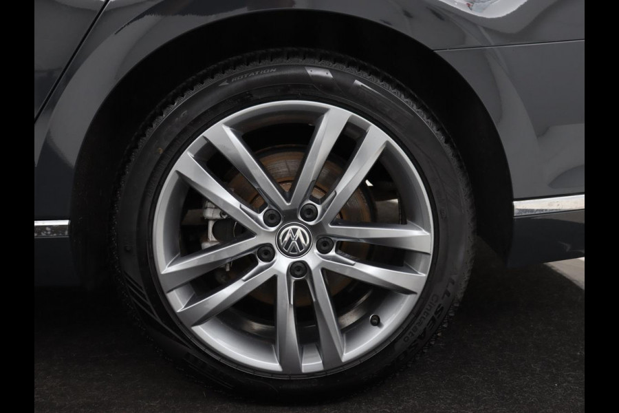 Volkswagen Passat 1.4 TSI PHEV GTE | Panoramadak | Trekhaak | Stoelverwarming | Camera | Massage | Matrix LED | Carplay | Navigatie | Adaptive cruise