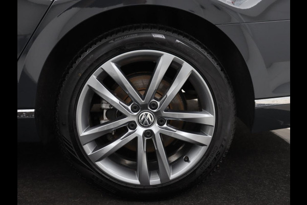 Volkswagen Passat 1.4 TSI PHEV GTE | Panoramadak | Trekhaak | Stoelverwarming | Camera | Massage | Matrix LED | Carplay | Navigatie | Adaptive cruise