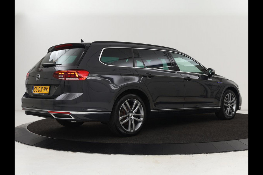 Volkswagen Passat 1.4 TSI PHEV GTE | Panoramadak | Trekhaak | Stoelverwarming | Camera | Massage | Matrix LED | Carplay | Navigatie | Adaptive cruise