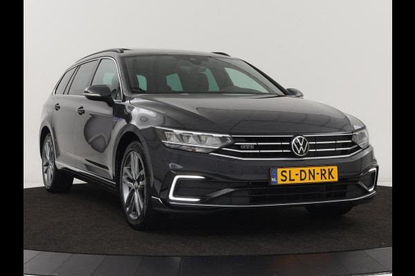 Volkswagen Passat 1.4 TSI PHEV GTE | Panoramadak | Trekhaak | Stoelverwarming | Camera | Massage | Matrix LED | Carplay | Navigatie | Adaptive cruise