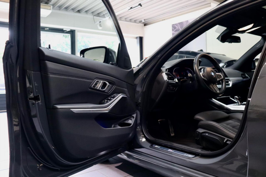 BMW 3 Serie Touring 330i xDrive Touring M Sport |PANO|Dravit Grau|