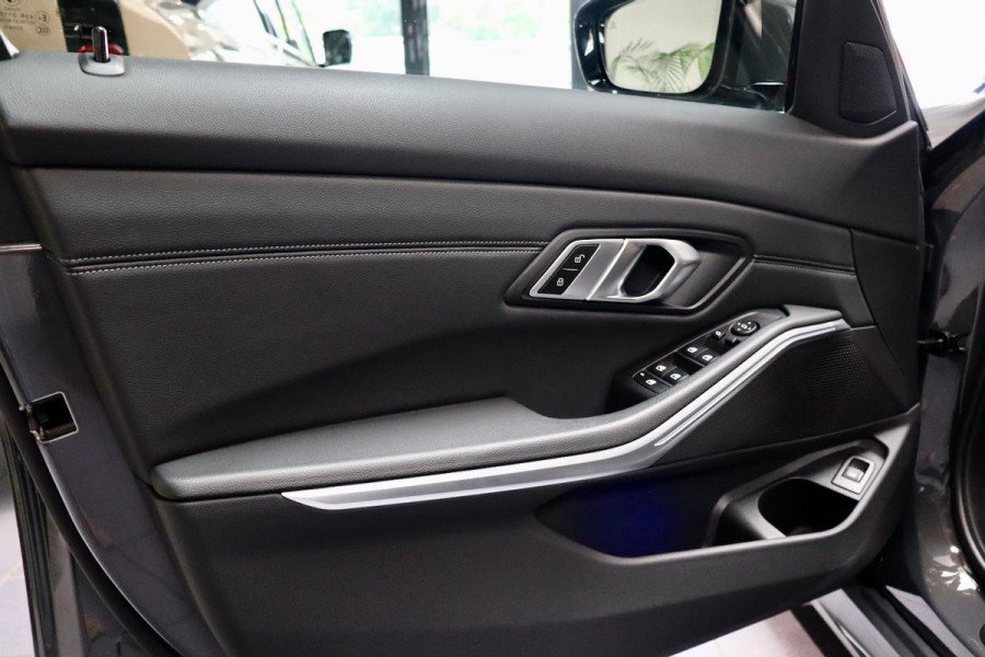BMW 3 Serie Touring 330i xDrive Touring M Sport |PANO|Dravit Grau|