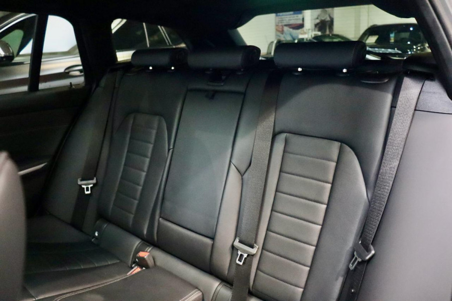BMW 3 Serie Touring 330i xDrive Touring M Sport |PANO|Dravit Grau|