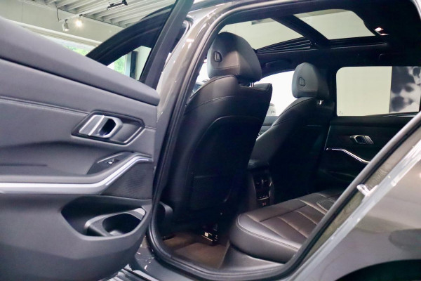 BMW 3 Serie Touring 330i xDrive Touring M Sport |PANO|Dravit Grau|