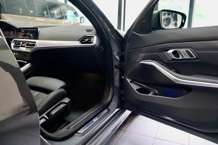 BMW 3 Serie Touring 330i xDrive Touring M Sport |PANO|Dravit Grau|
