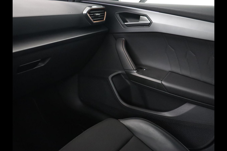 CUPRA Leon Sportstourer 1.4 e-Hybrid Copper Edition | Camera | Sportstoelen | LED | Apple Carplay |