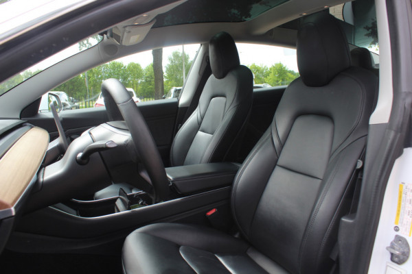 Tesla Model 3 Standard RWD Plus 60 kWh / SoH 90,6% / Autopilot / Panoramadak / Camera / Premium Audio / 18'' / Leder