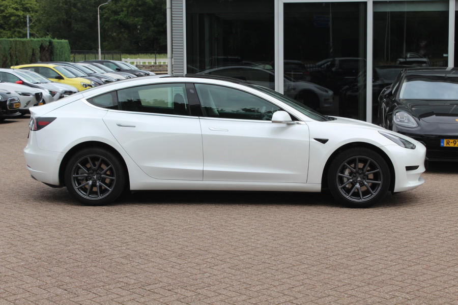 Tesla Model 3 Standard RWD Plus 60 kWh / SoH 90,6% / Autopilot / Panoramadak / Camera / Premium Audio / 18'' / Leder