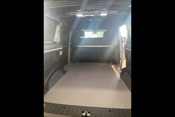 Volkswagen ID. Buzz Cargo Bulli edition 79 kWh 210kW 286PK met stylingpakket