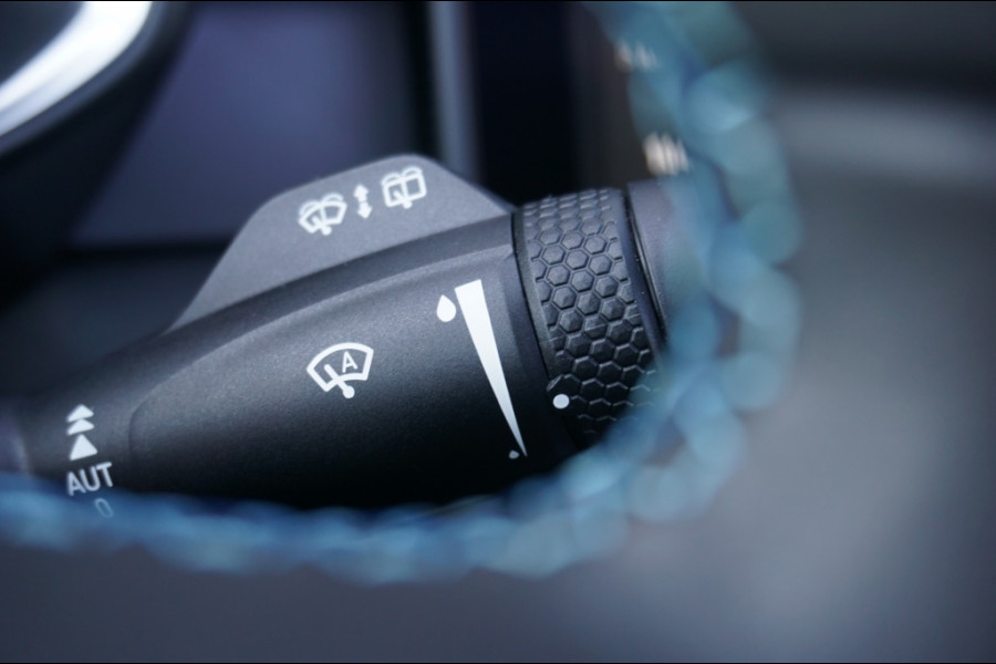 Lynk & Co 01 262PK PHEV 360CAMERA | ADAPTIVE | DODEHOEK | NAVI | STOELVERW.
