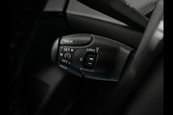 Peugeot 208 1.2 PureTech Blue Lease Active Sport (APPLE CARPLAY,NAVI,LED,CRUISE,CLIMATE,BLACK PACK,DAB,LEDER,BLUETOOTH,NETTESTAAT)