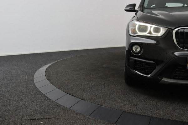 BMW X1 sDrive18i Cent.Exe*FULL-LED*NAVI*SPORTSTOEL*ECC*