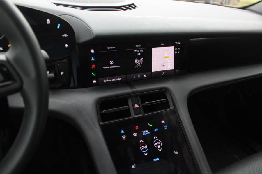 Porsche Taycan Performance 84 kWh / SoH 94,4% / Panoramadak / 360Camera / Luchtvering / 20'' / Dodehoek / Stuurverwarming / Getint glas / Stoelverwarming / Warmtepomp