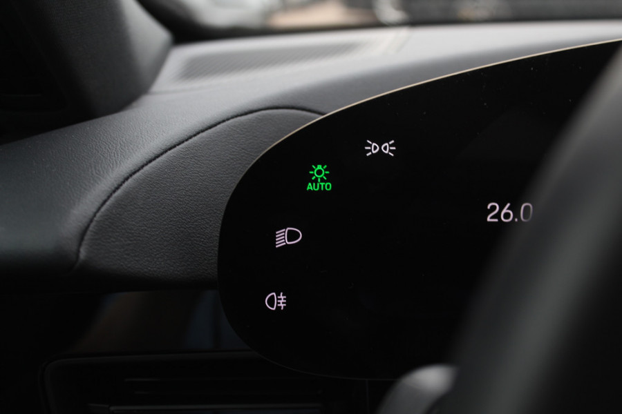 Porsche Taycan Performance 84 kWh / SoH 94,4% / Panoramadak / 360Camera / Luchtvering / 20'' / Dodehoek / Stuurverwarming / Getint glas / Stoelverwarming / Warmtepomp