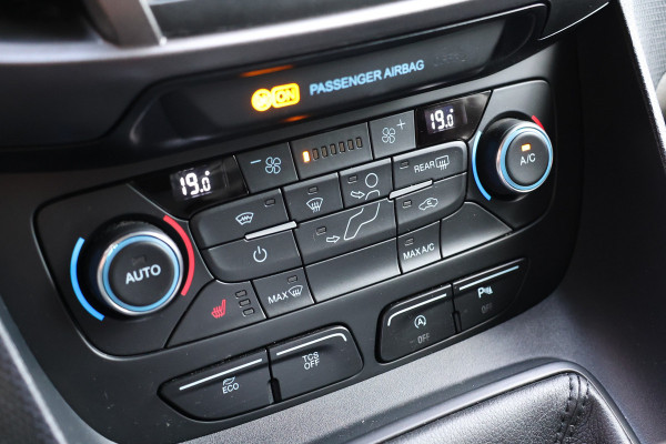 Ford Transit Connect 1.5 EcoBlue 120 PK L2 Limited | Navigatie | CarPlay | Camera | Cruise control | Bi-Xenon | Keyless Go | Trekhaak | Betimmering | DAB | Stoelverwarming | NAP Logisch | Nieuwe APK