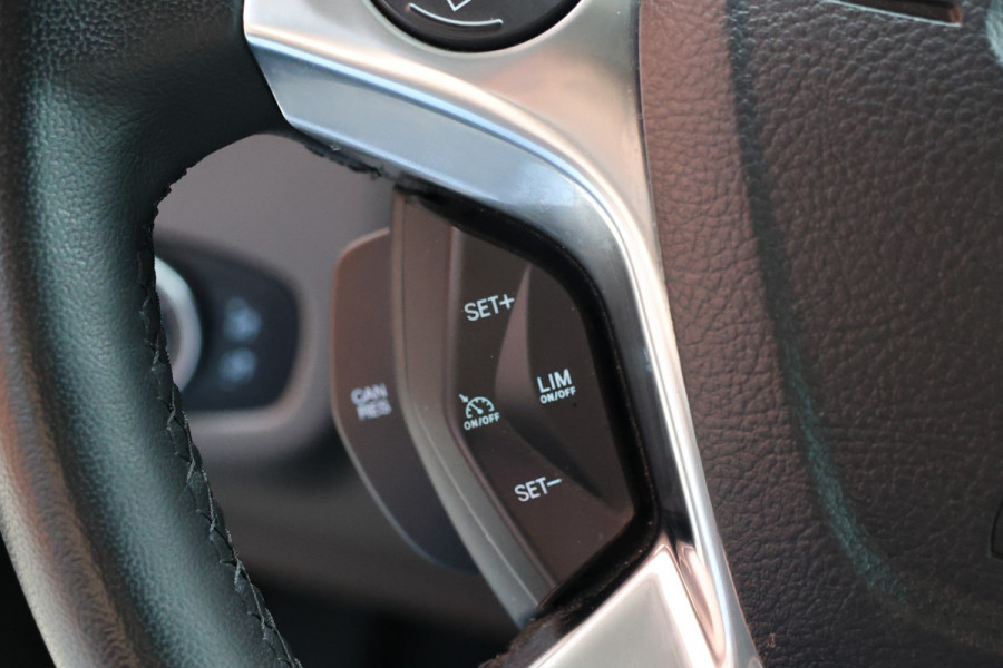 Ford Transit Connect 1.5 EcoBlue 120 PK L2 Limited | Navigatie | CarPlay | Camera | Cruise control | Bi-Xenon | Keyless Go | Trekhaak | Betimmering | DAB | Stoelverwarming | NAP Logisch | Nieuwe APK