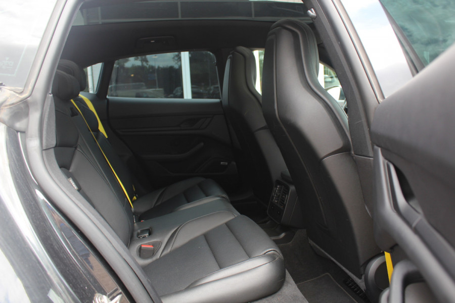 Porsche Taycan Cross Turismo 4 93 kWh / SoH 93.8% / Panoramadak / 360Camera / Head-up / Passenger Display / 20'' / Bose / Sportchrono / Leder / Luchtvering / Stuurverwarming / Dodehoek / ACC / Stoelverwarming 4x / Warmtepomp