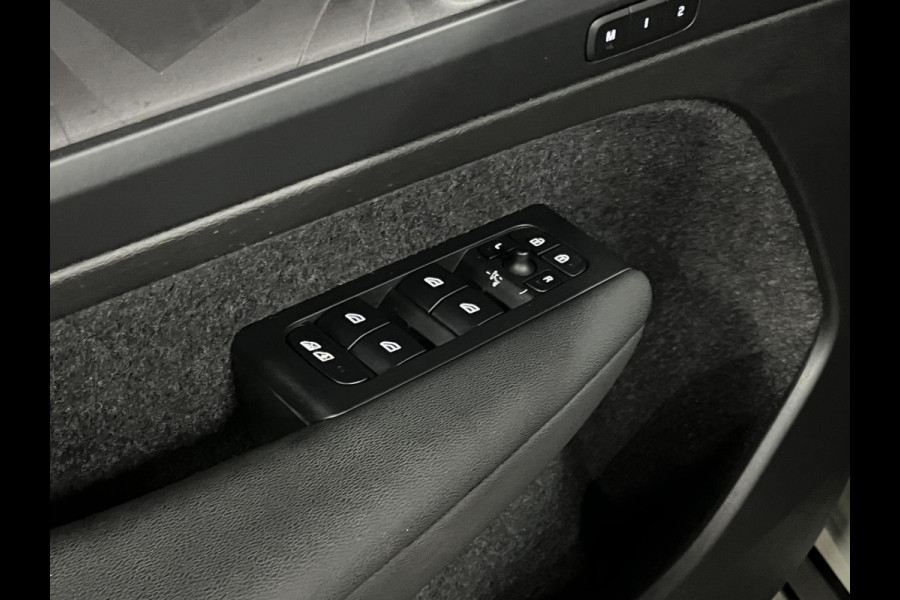 Volvo XC40 1.5 T5 Plug-in hybrid Plus Dark | Adapt. Cruise control | Stoel-/Stuurwielverwarming | Harman/Kardon | Leder
