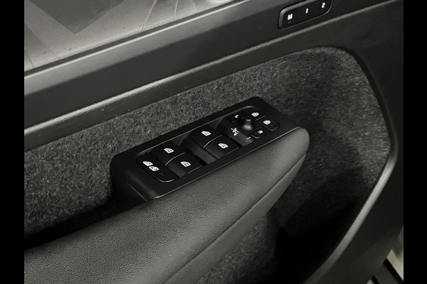 Volvo XC40 1.5 T5 Plug-in hybrid Plus Dark | Adapt. Cruise control | Stoel-/Stuurwielverwarming | Harman/Kardon | Leder