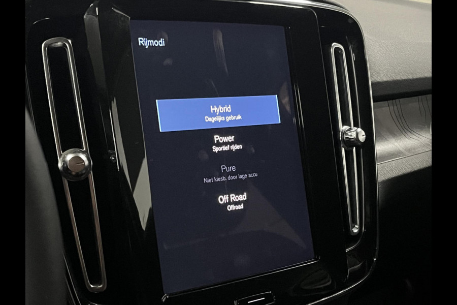Volvo XC40 1.5 T5 Plug-in hybrid Plus Dark | Adapt. Cruise control | Stoel-/Stuurwielverwarming | Harman/Kardon | Leder