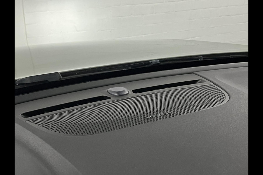 Volvo XC40 1.5 T5 Plug-in hybrid Plus Dark | Adapt. Cruise control | Stoel-/Stuurwielverwarming | Harman/Kardon | Leder