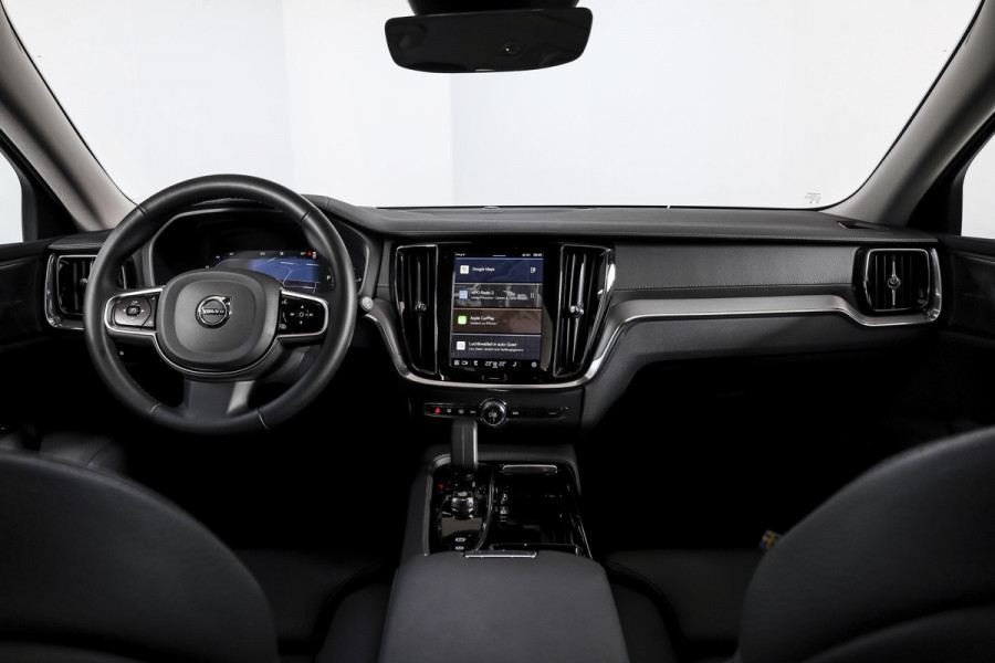 Volvo V60 2.0 T6 Plug-in hybrid AWD Ultra Dark 253 PK - Automaat | S/K-Panodak | Dig. Cockpit | Adapt. Cruise | Stoel-+Stuurverw. | PDC | 360 Camera | NAV + App. Connect | ECC | Elek. Klep | LM 19" | 9589