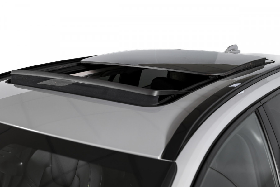 Volvo V60 2.0 T6 Plug-in hybrid AWD Ultra Dark 253 PK - Automaat | S/K-Panodak | Dig. Cockpit | Adapt. Cruise | Stoel-+Stuurverw. | PDC | 360 Camera | NAV + App. Connect | ECC | Elek. Klep | LM 19" | 9589