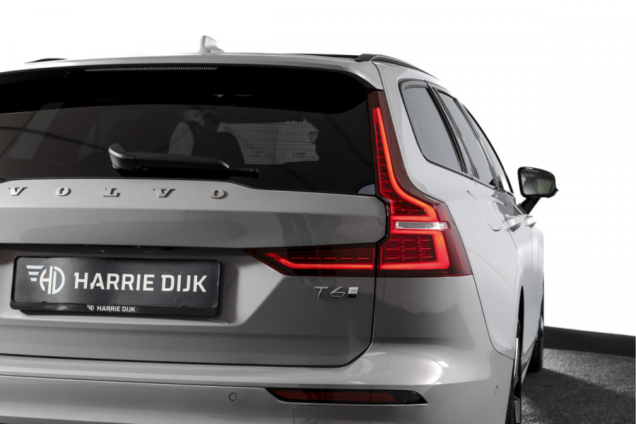 Volvo V60 2.0 T6 Plug-in hybrid AWD Ultra Dark 253 PK - Automaat | S/K-Panodak | Dig. Cockpit | Adapt. Cruise | Stoel-+Stuurverw. | PDC | 360 Camera | NAV + App. Connect | ECC | Elek. Klep | LM 19" | 9589