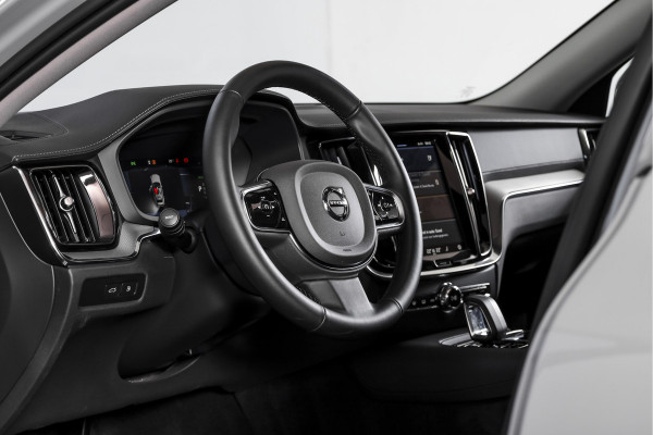 Volvo V60 2.0 T6 Plug-in hybrid AWD Ultra Dark 253 PK - Automaat | S/K-Panodak | Dig. Cockpit | Adapt. Cruise | Stoel-+Stuurverw. | PDC | 360 Camera | NAV + App. Connect | ECC | Elek. Klep | LM 19" | 9589